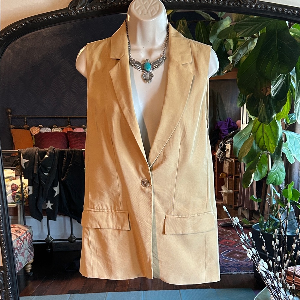 Steve Madden sleeveless boyfriend blazer/ vest. Small.